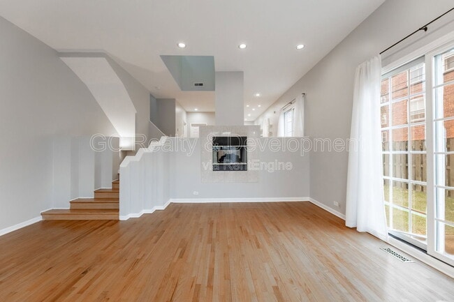 Building Photo - 5424 S Ellis Ave
