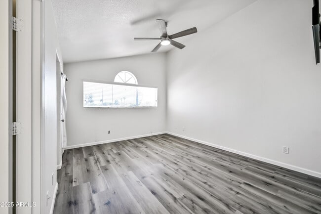 Building Photo - 5606 E Kelton Ln
