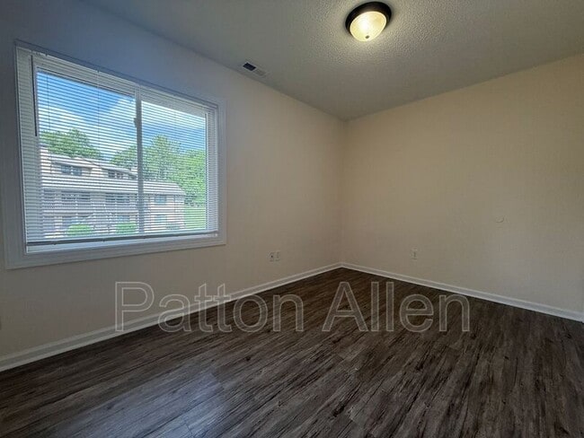 Building Photo - 48 Dawnwood Cir