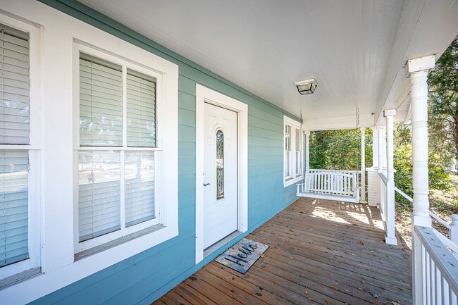 Building Photo - Cute 2 bedroom 1 bath Cottage in Pascagoula