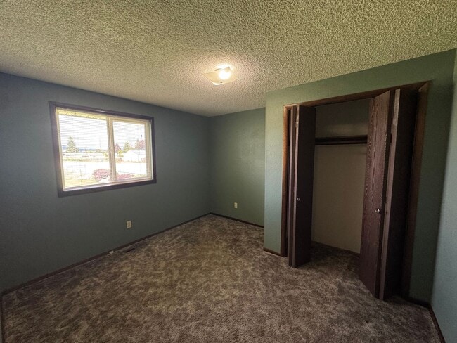 Building Photo - Delightful 4 Bed, 2 Bath Home in Spokane V...