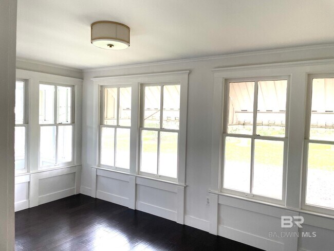 Building Photo - 216 W Rose Ave