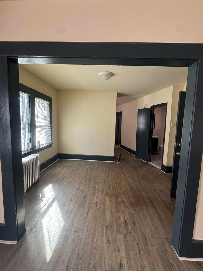 Building Photo - 620 Lyons Ave