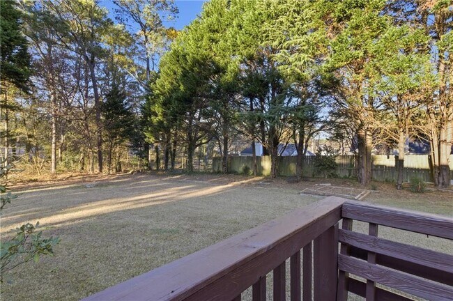 Building Photo - 2110 Meadow View Ct