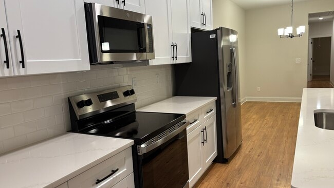 Building Photo - 4817 Victoria Ave