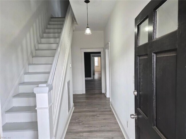 Building Photo - 351 51st St