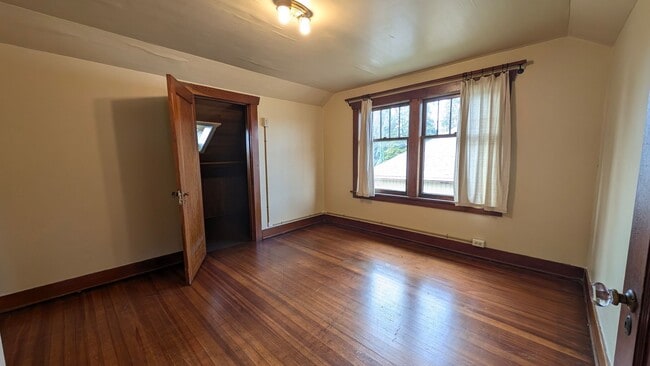 Building Photo - 2021 Lombard Ave