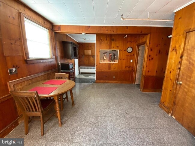 Building Photo - 13 E St