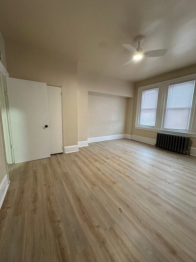 Building Photo - 1306 W Hunting Park Ave