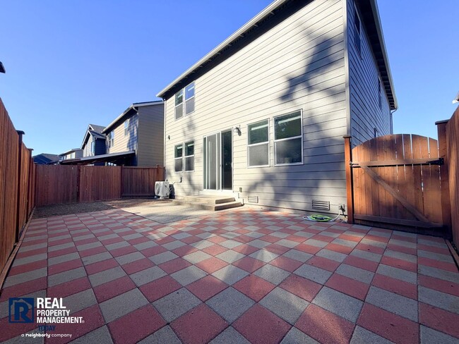 Building Photo - Stunning 4-Bedroom Home with Mount Rainier Views in Rainier Ridge!