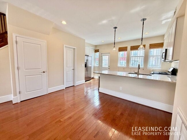 Building Photo - 159 V St NE