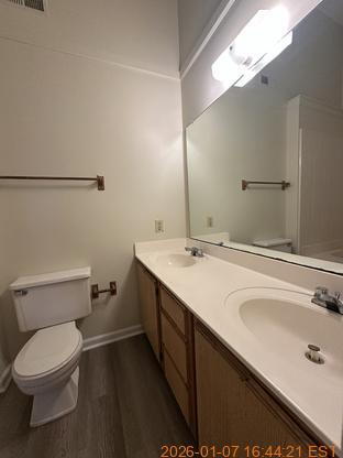 Building Photo - 106 W Cameron Ct