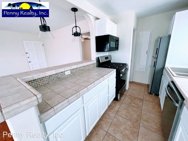 Building Photo - 1 br, 1 bath House - 4777 Santa Cruz Ave.