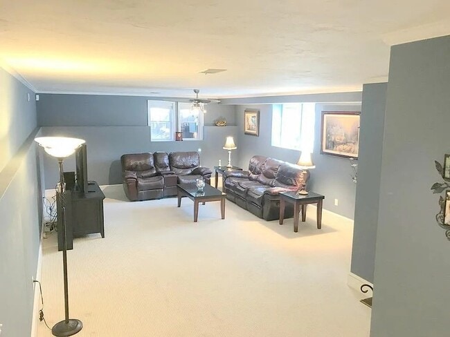 Building Photo - 343 Quarry St