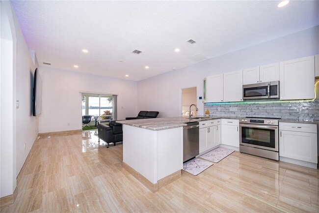 Building Photo - 1649 Lake Villa Dr