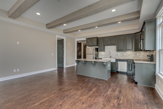 Building Photo - 1418 University Blvd