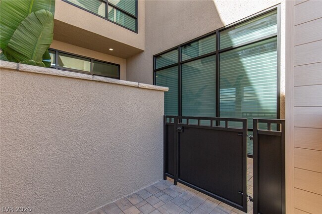 Building Photo - 10797 Canyon Bloom Dr