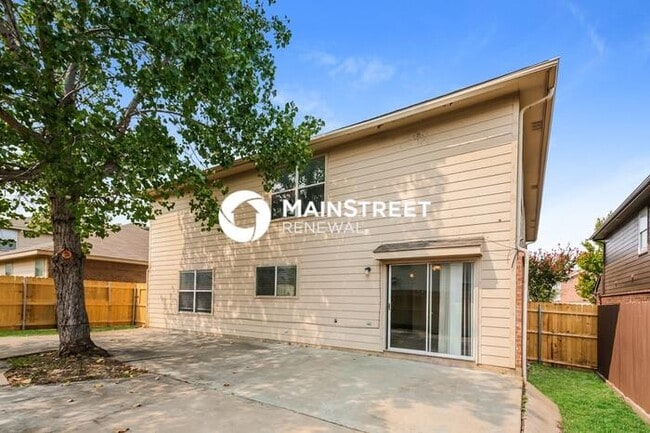 Building Photo - 5 Bedroom Pet-Friendly Home in Fort Worth, TX with Main Street Renewal
