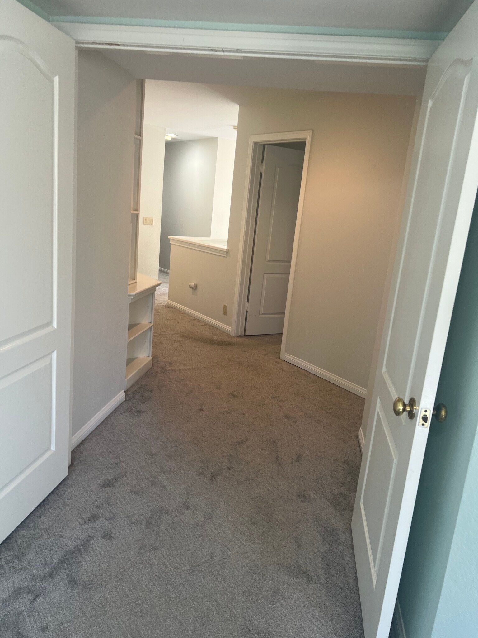 Building Photo - 5018 Evanwood Ave