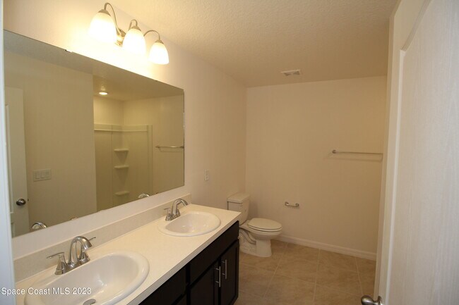 Building Photo - 256 Trembley Ave SW