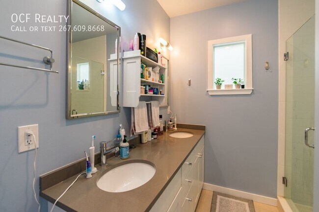 Building Photo - 2029 E Huntingdon St