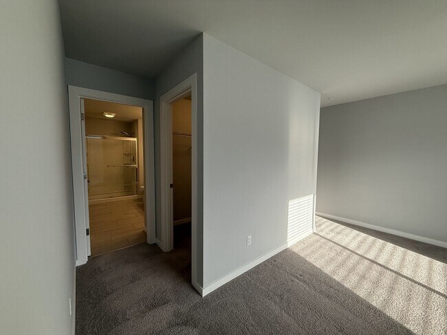 Building Photo - Modern 3BD/3BTH Home for Lease ~ Small Pet Friendly!