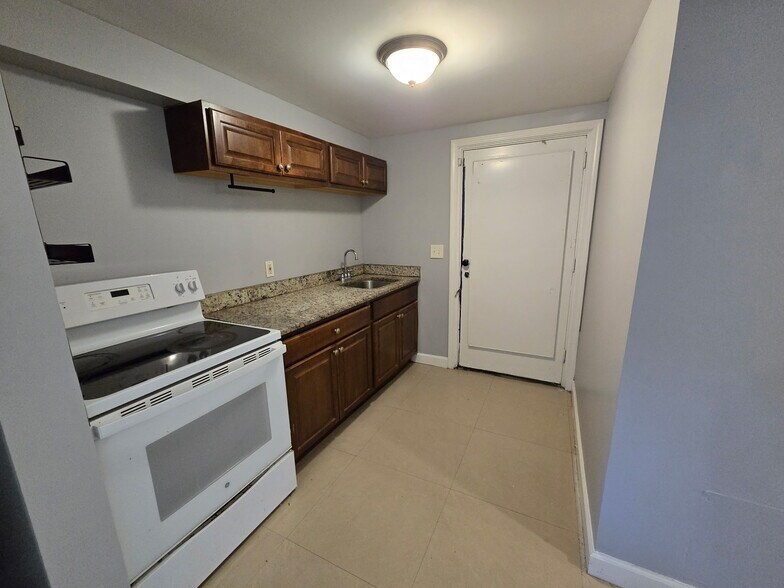 Building Photo - 2297 Glendale Dr