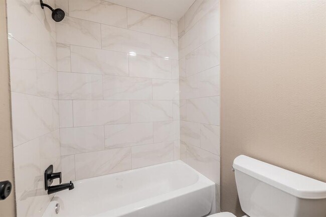 Building Photo - 916 Sirocco Dr