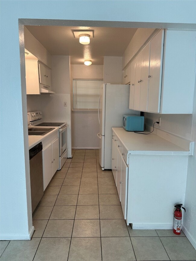 Building Photo - 22195 E Martin Dr