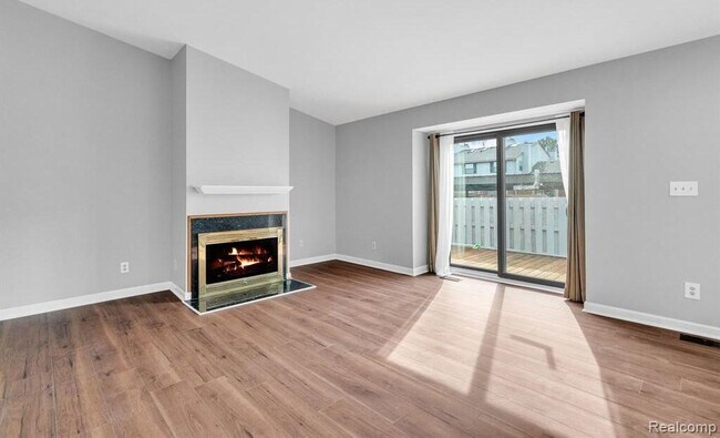 Building Photo - 1921 Vine Way Dr