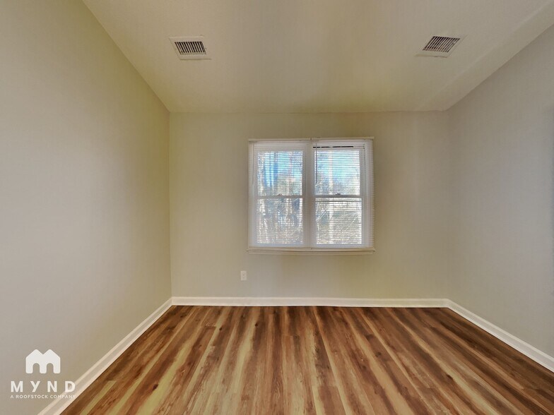 Building Photo - 904 Estelle Ct