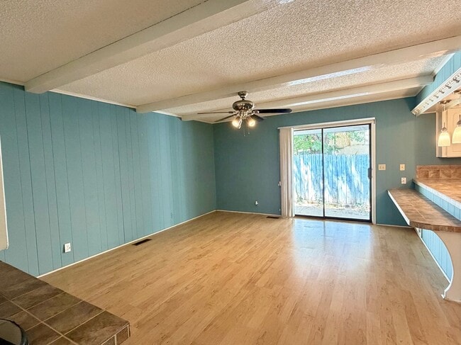 Building Photo - 6612 Crow Cir