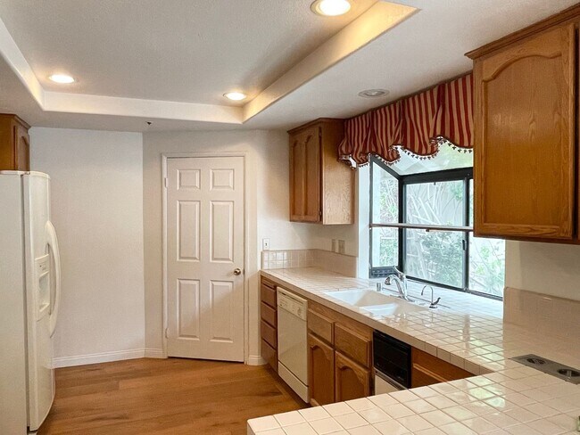 Building Photo - Stunning West Hills Executive Home