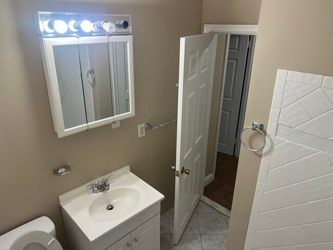 Building Photo - 44X Random Rd