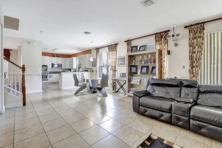 Building Photo - 5078 SW 183rd Ave
