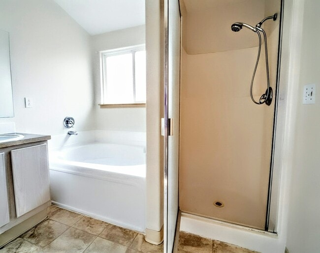 Building Photo - 16901 SE 6th St