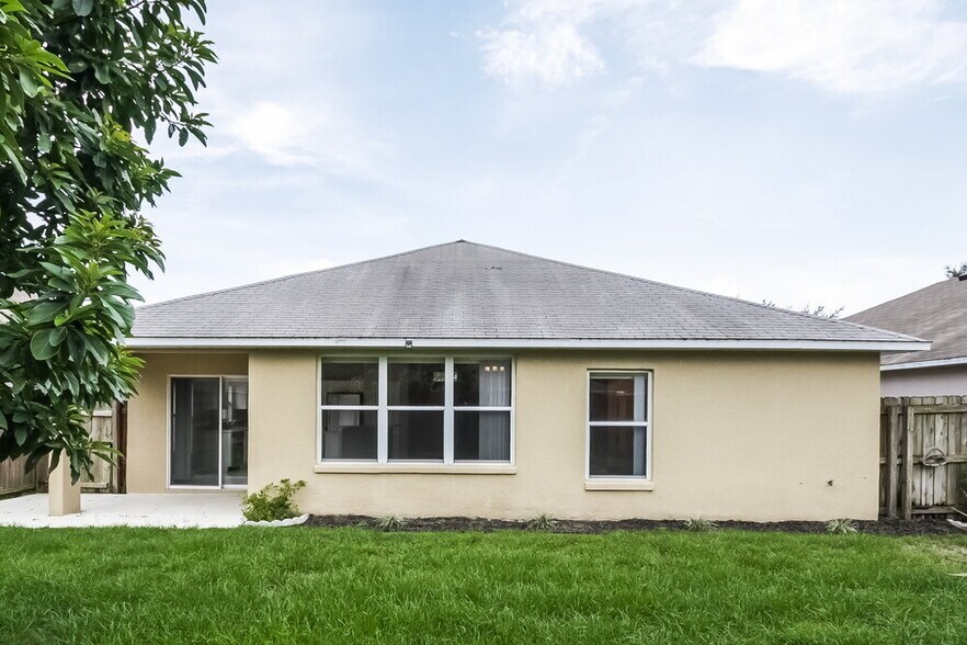 Building Photo - 9801 Laurel Ledge Dr