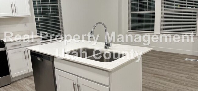 Building Photo - 891 N 1120 E