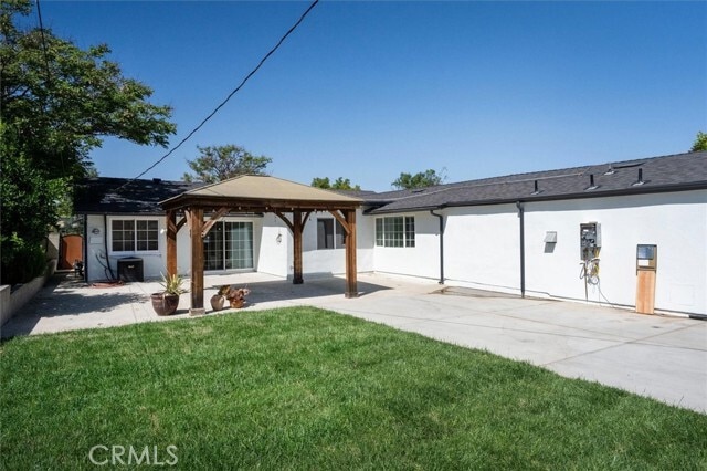 Building Photo - 24324 Victory Blvd