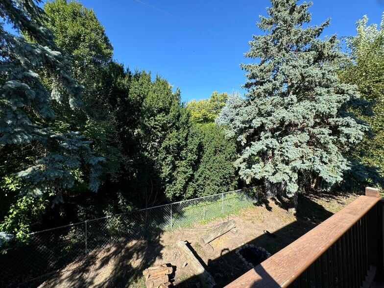 Shared yard - 205 Wellons Dr