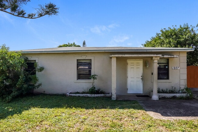 Building Photo - 1207 NW 17th Ave