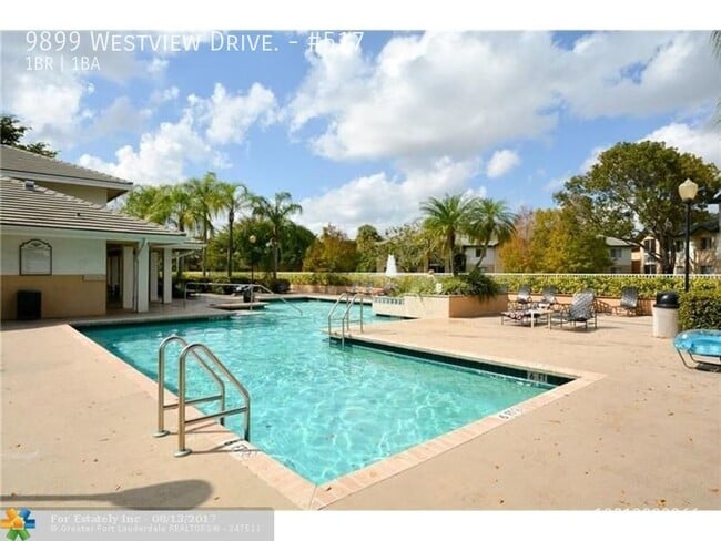 Building Photo - 9899 Westview Dr