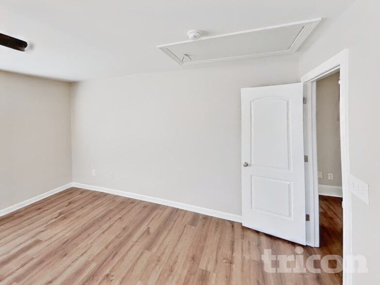 Building Photo - 108 N Honey Locust Dr