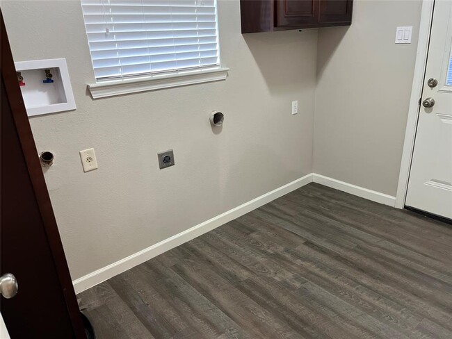 Building Photo - 304 S Shadowbend Dr