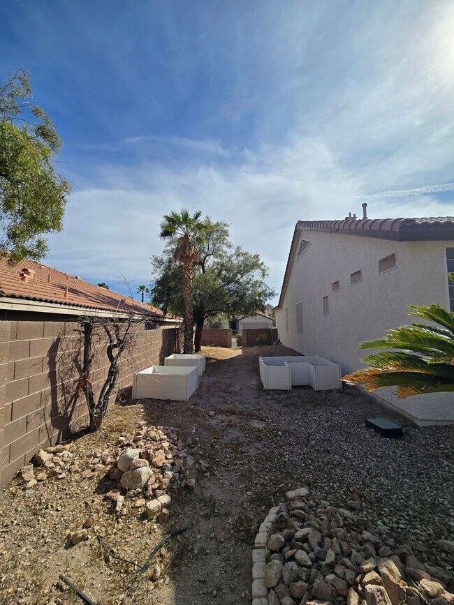 Building Photo - A Fabulous single story home in NW Las Vegas