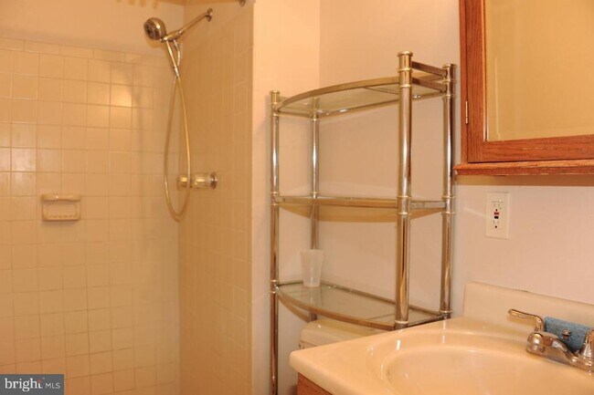 Building Photo - 6612 Forbush Ct