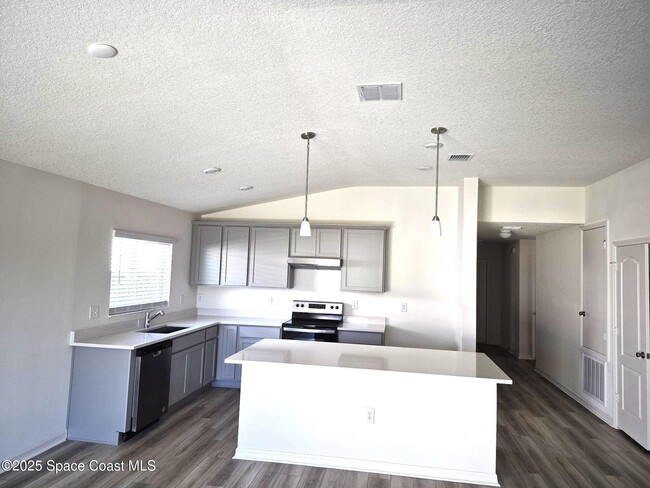 Building Photo - 3532 Barringer Dr SE