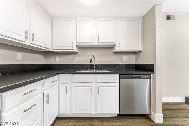 Building Photo - 5317 Indian River Dr