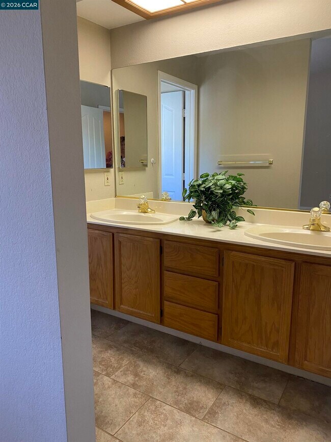 Building Photo - 4324 Conejo Dr