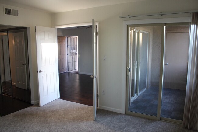 Building Photo - 5877 N Granite Reef Rd